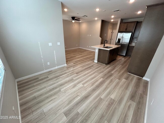 Building Photo - 740 E Lark St