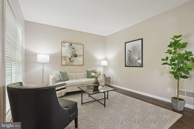 Building Photo - 51 Knickerbocker Ln