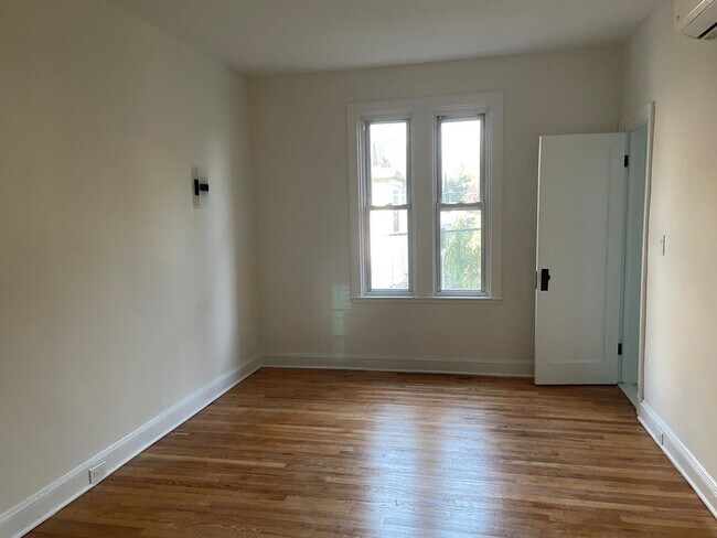 Building Photo - Newly Remodeled 1-Bedroom plus Den/Office Near JHU