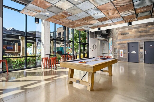 Building Photo - 407 W Rich St