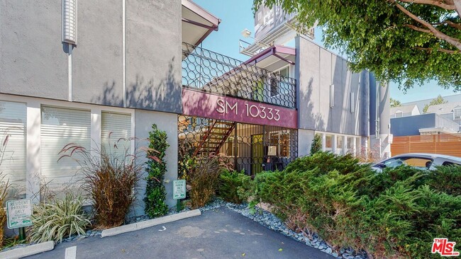 Building Photo - 10333 Santa Monica Blvd
