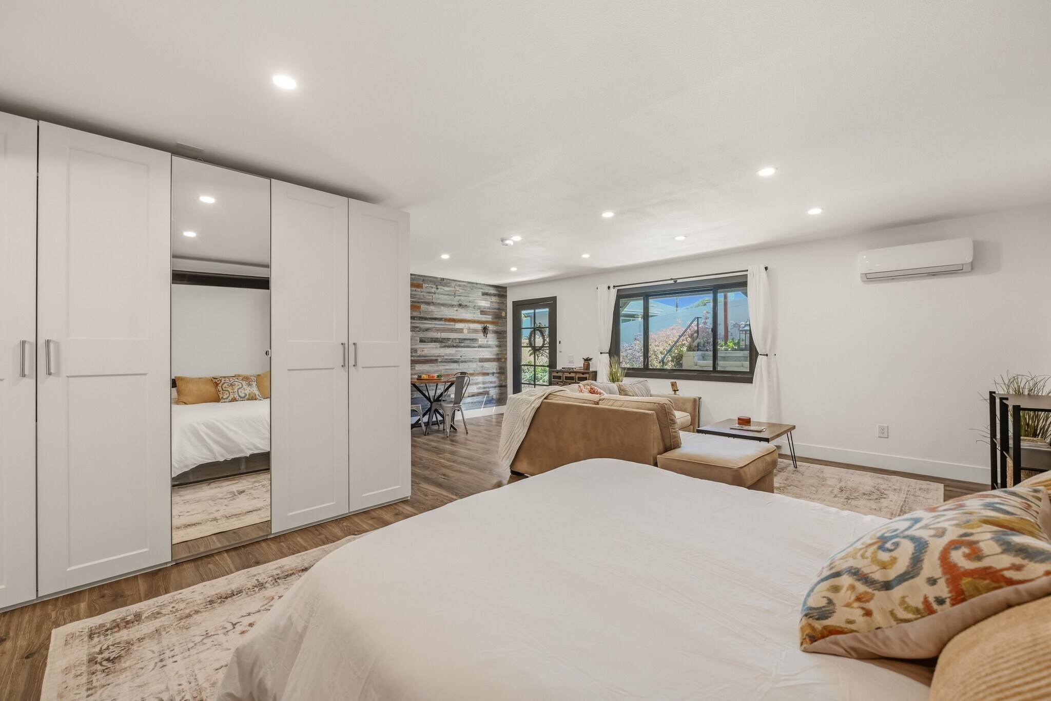 Building Photo - 234 Spanish Spur