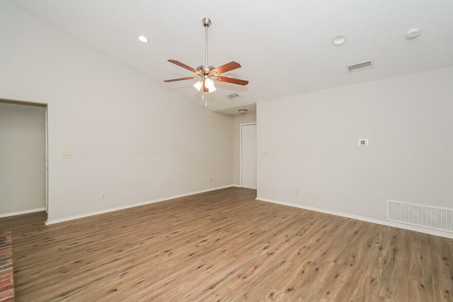 Building Photo - 8137 Camelot Rd