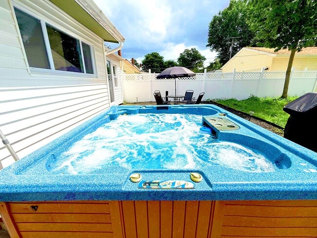 Building Photo - Bayard Luxe Hot Tub Escape