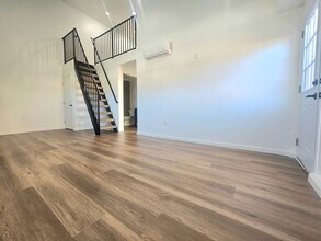 Building Photo - Algonquin Lane