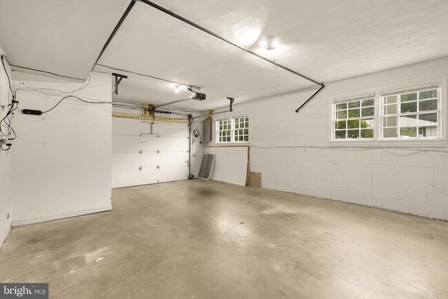 Building Photo - 6203 Hardy Dr