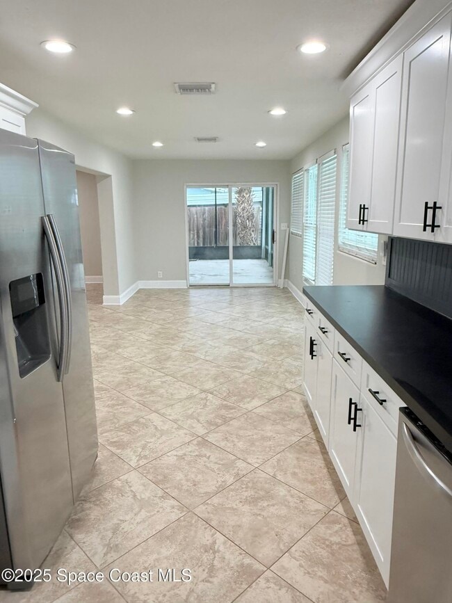 Building Photo - 320 Duet Ave