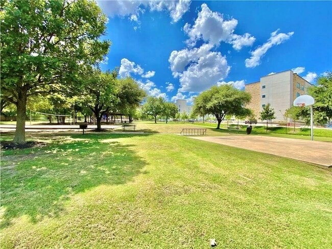 Building Photo - 1021 Winnsboro Lp