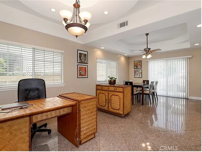 Building Photo - 5 Bedroom & 5.5 Bathroom