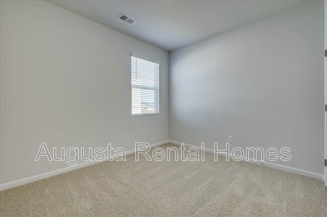 Building Photo - 1253 Birch Cir