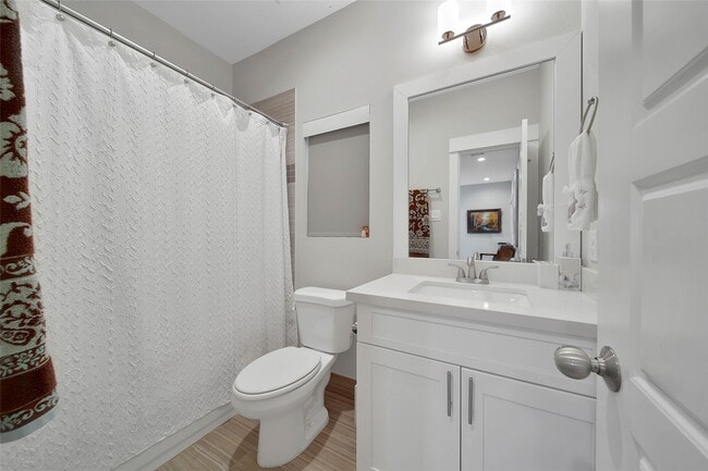 Building Photo - 814 Thornton Rd