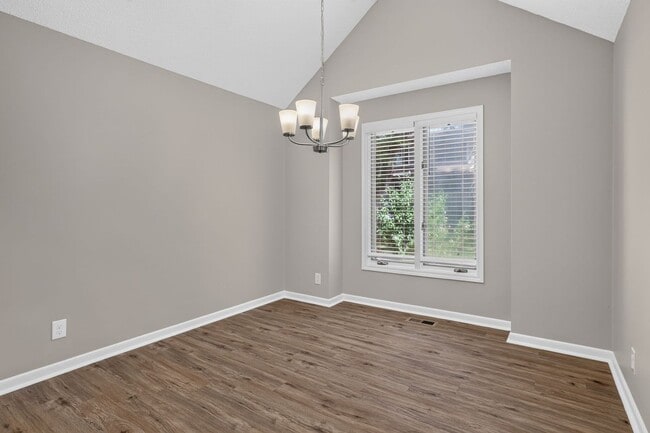 Building Photo - Renovated 3BR/2.5BA Townhome in Blue Valley Schools with Full Basement & 2-Car Garage