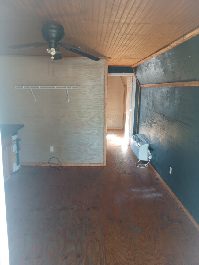 Building Photo - Paris Landing RV Park