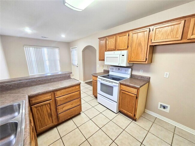 Building Photo - 3604 SW Carriageway Ave