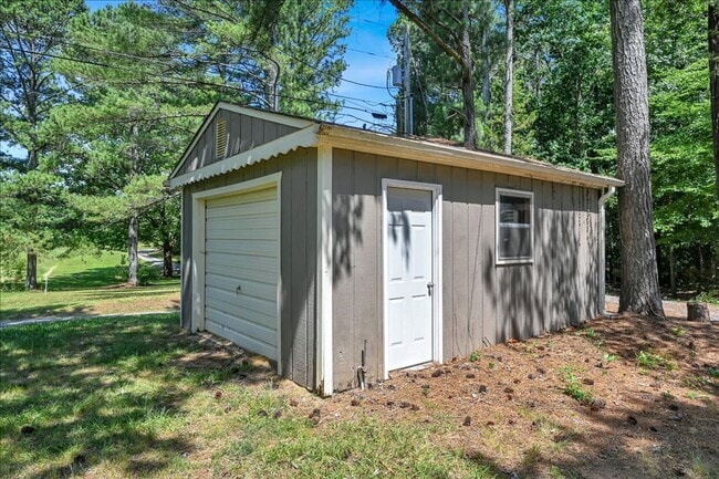 Building Photo - 3 Bedroom, 2 Bath home.