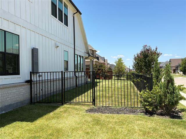 Building Photo - 1451 Maplewood Dr