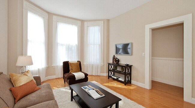 Building Photo - 332 6th Ave