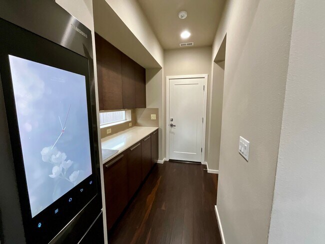 Building Photo - Beautiful and Spacious 4 Bedroom Home in M...