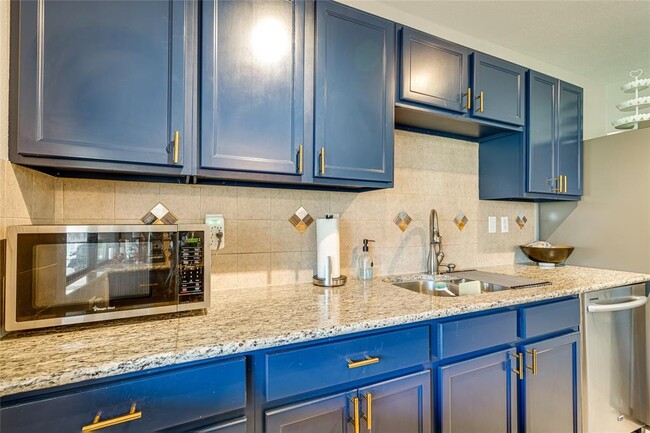 Building Photo - 3321 Pinion Dr