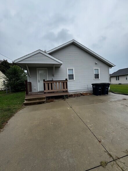 Building Photo - 325 N Calumet Ave