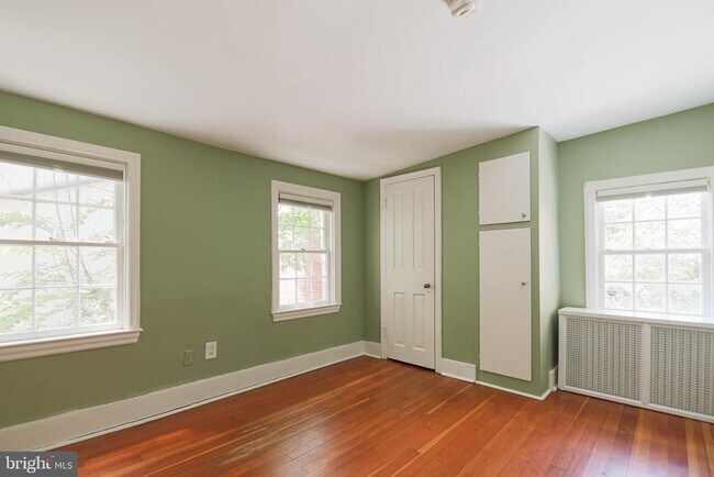 Building Photo - 217 S Lee St