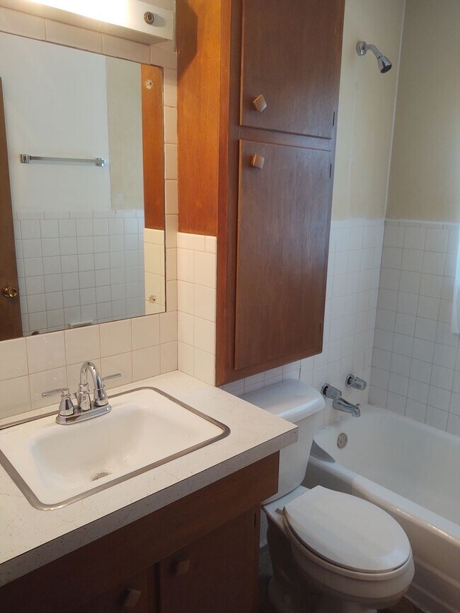 Building Photo - SW 413/415 Milan