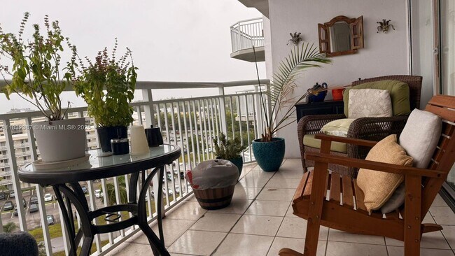 Primary Photo - 18031 Biscayne Blvd