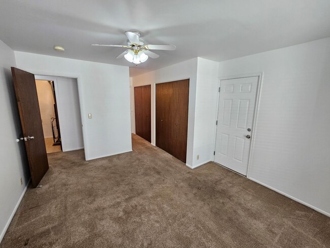 Building Photo - Great 3 Bed / 2 Bath Duplex in Millcreek