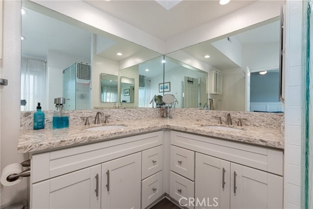 Building Photo - 28 Sycamore Ln