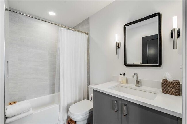 Building Photo - 661 Auburn Ave NE