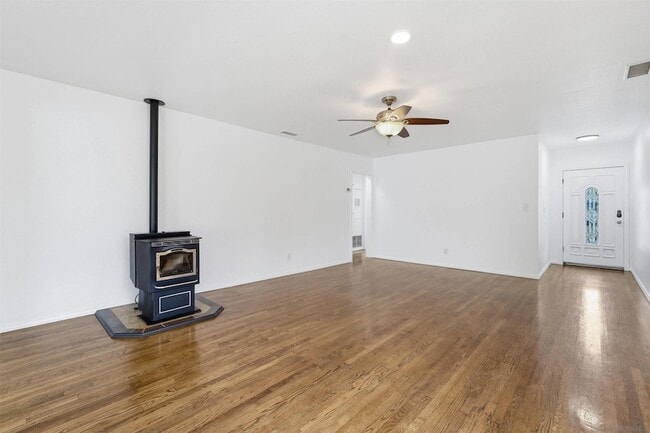 Building Photo - 6122 Nagel St