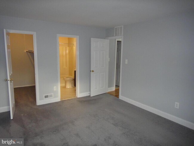 Building Photo - 307 Lucas Ln
