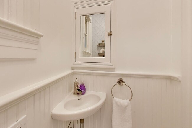 Building Photo - 2274 Fulton St