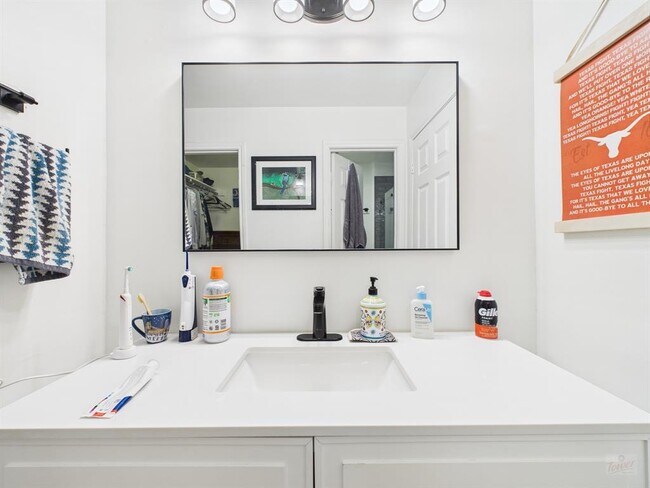 Building Photo - 2529 Rio Grande St