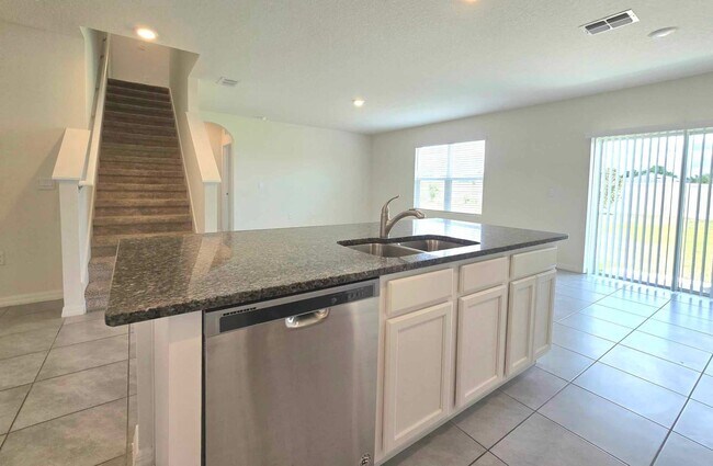 Building Photo - Spacious 5 bedroom/3 bathroom home in Riverstone Community, NOW AVAILABLE!