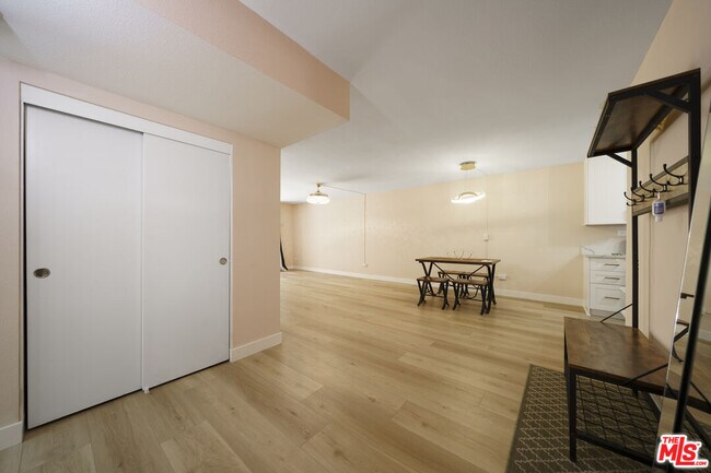 Building Photo - 421 La Fayette Park Pl