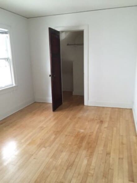 Building Photo - 3076 N Bartlett Ave