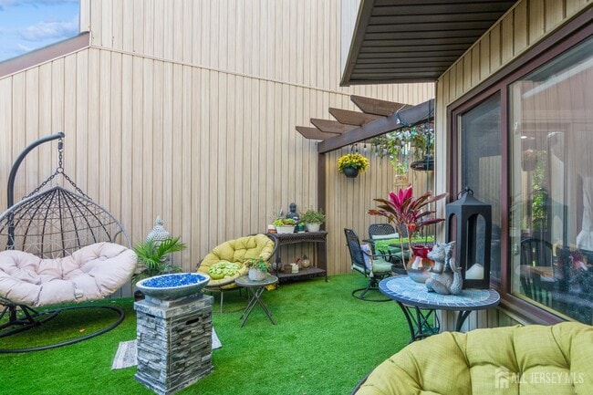 Building Photo - 217 Silver Ln