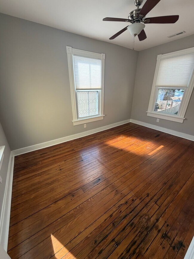 Building Photo - Beautifully Renovated Swansboro Home