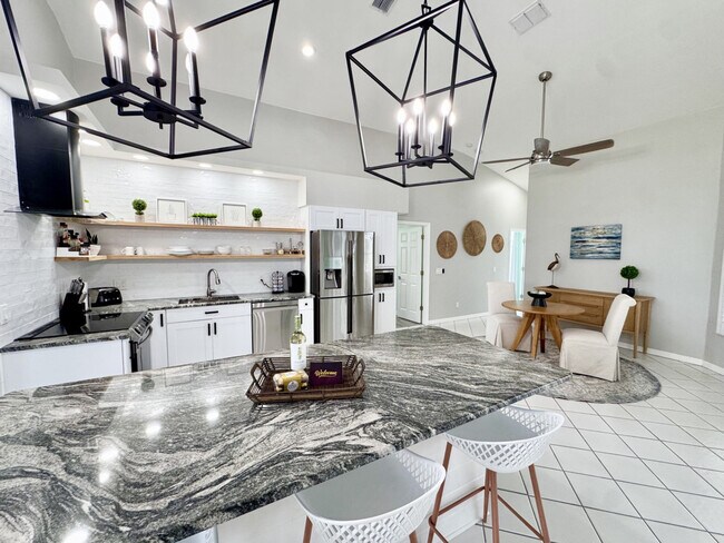 Building Photo - 236 SW 47th St