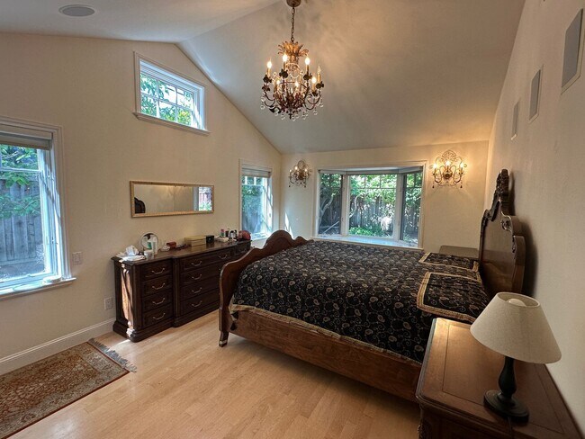 Building Photo - Beautifully Appointed 4 Bed, 2.5 Bath Home...