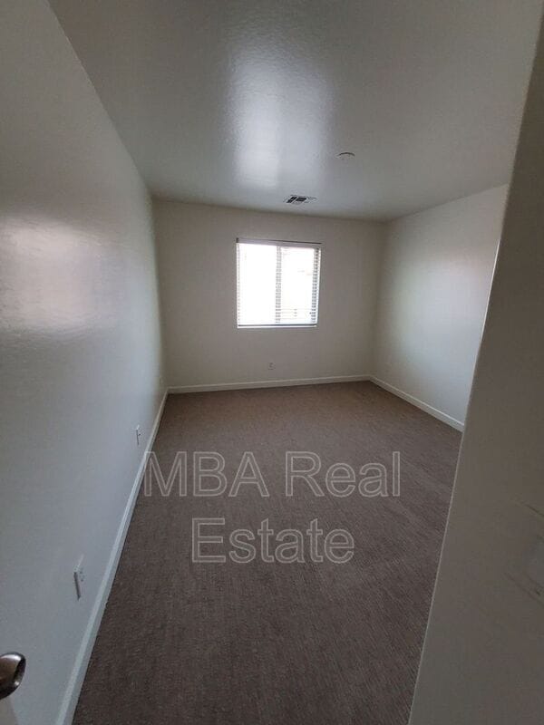 Building Photo - 7840 W Monte Vista Rd