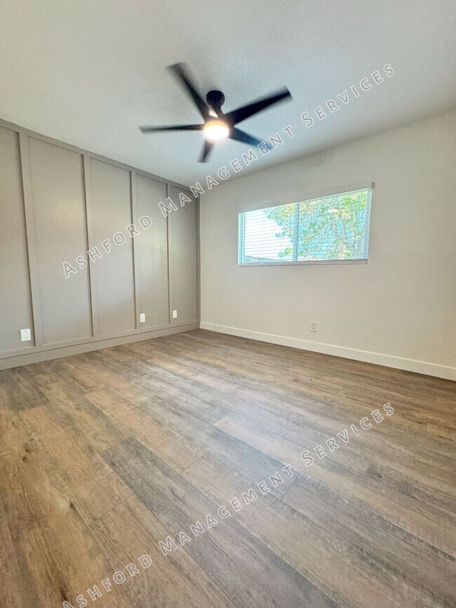 Building Photo - 520 N Stapley Dr