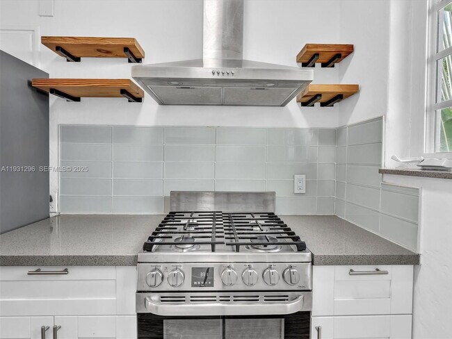 Building Photo - 1009 Meridian Ave