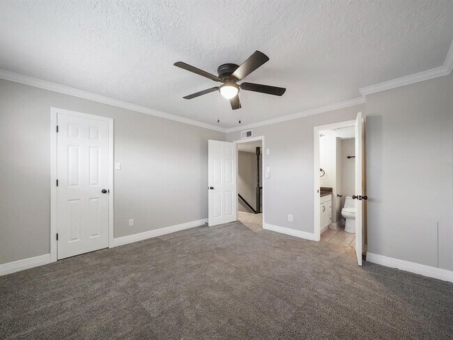 Building Photo - 6402 Del Monte Dr