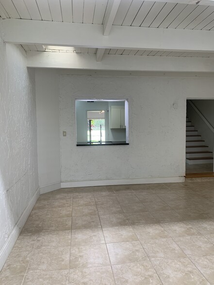 Building Photo - 9014 SW 62nd Ter