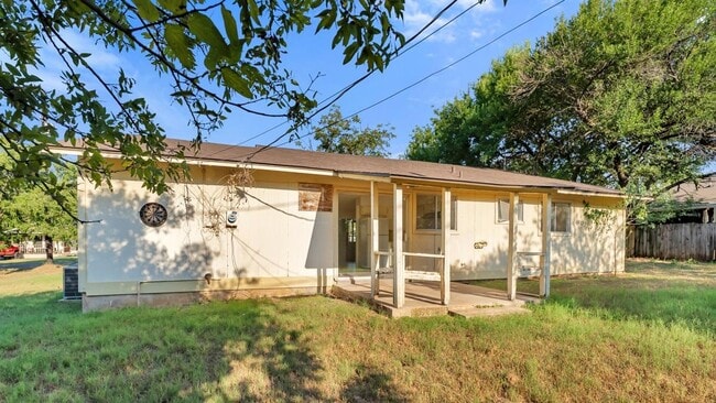 Building Photo - 848 Pecan Ln