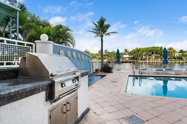 Building Photo - 715 Bayshore Dr