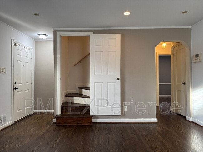 Building Photo - 2204 Ramblewood Dr