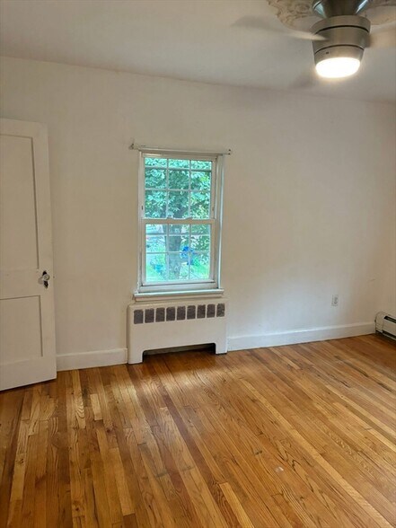 Building Photo - 11 Beechcroft St